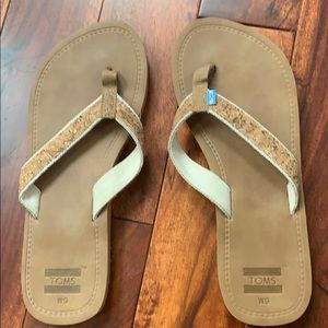Toms Women’s Flip Flops, size 9 Women’s